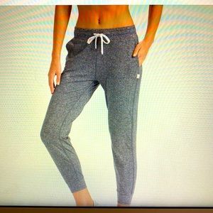 Vuori Performance Joggers in Heather Grey XXS